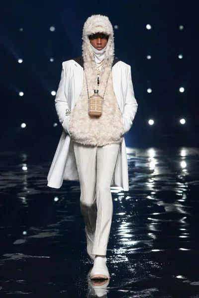 Look 38